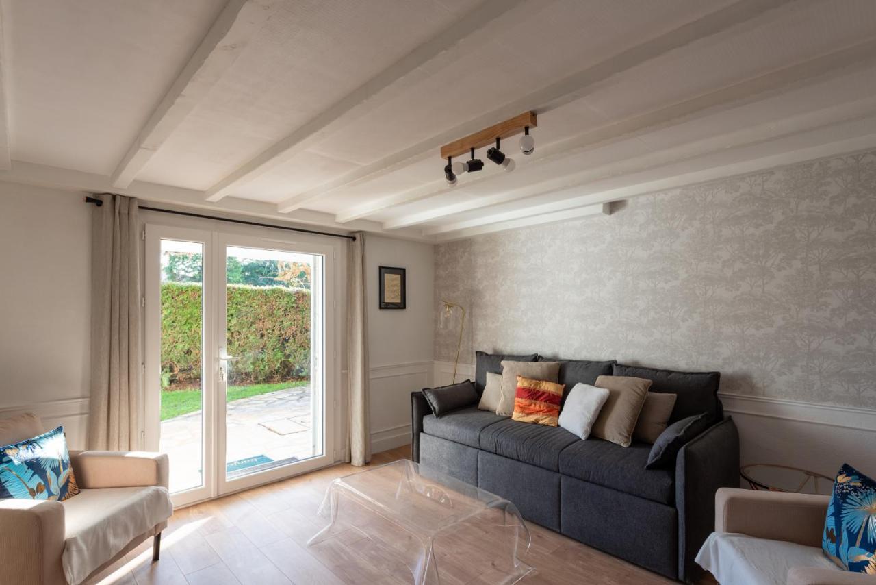 Au 9Eme Art Apartment La Rochefoucauld Exterior photo