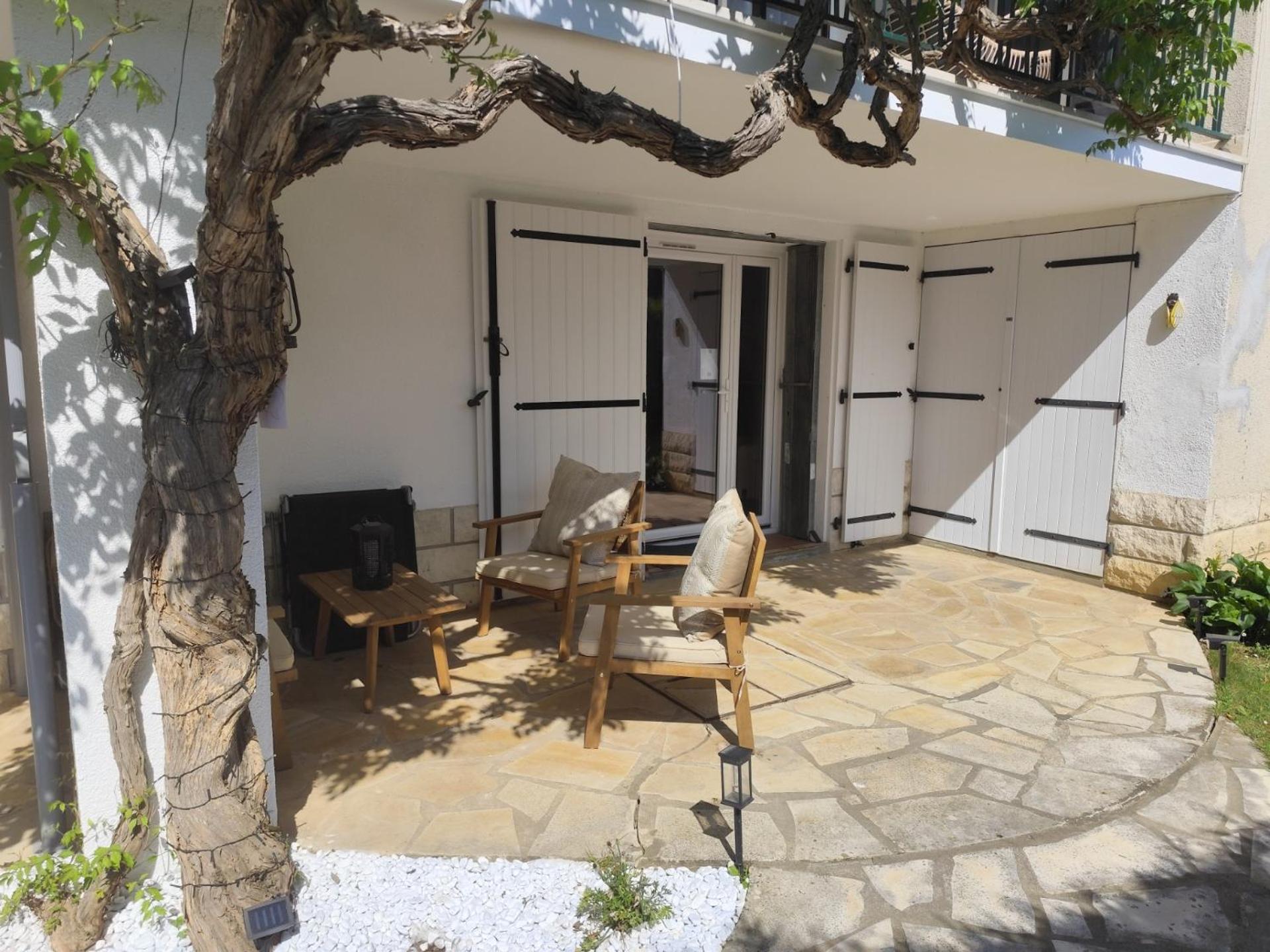 Au 9Eme Art Apartment La Rochefoucauld Exterior photo